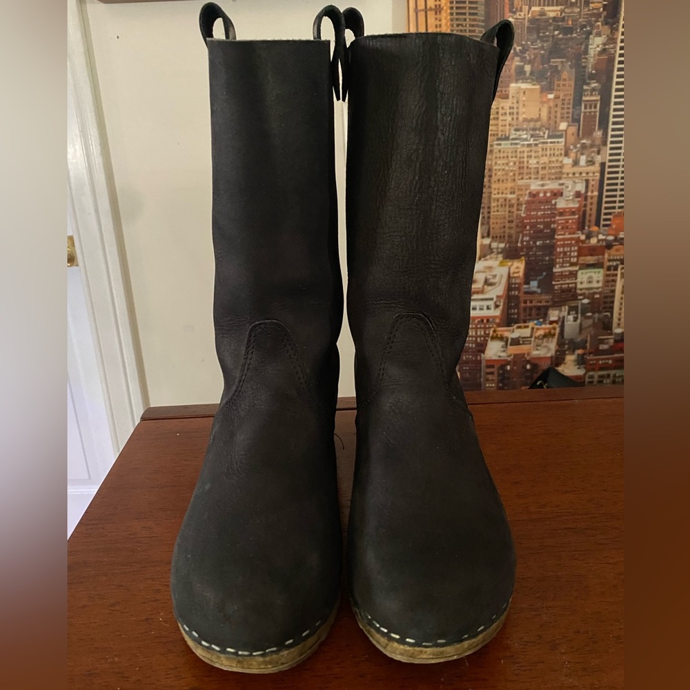 Clog boots